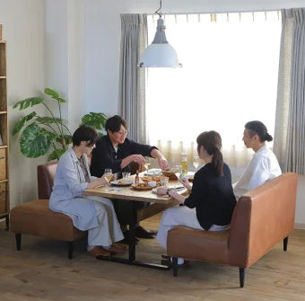 囲むレイアウトで会話しやすく